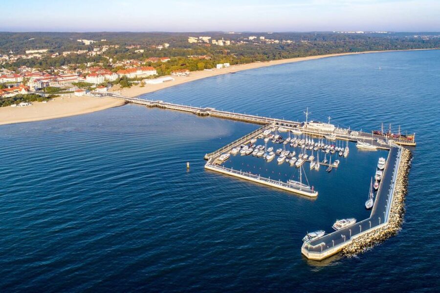 Sopot: Sunset Yachting Experience - Boarding the 12-meter yacht