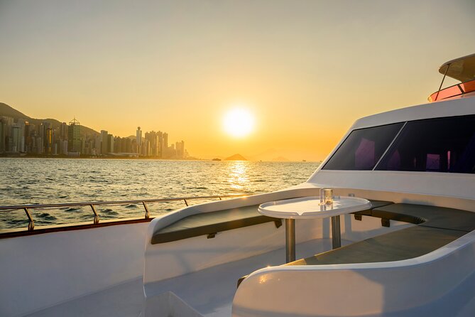 STARLIGHT: Victoria Harbour Night Yacht Tour - Choosing your seat and getting the best photographs