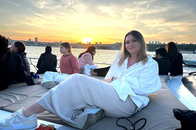 Sunset or Daytime Istanbul Guided Luxury Yacht Cruise with Snacks - The Maiden’s Tower and Galata Tower