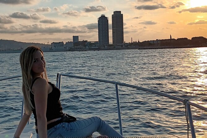 Sunset yacht ride in Barcelona + snacks and drinks - Why the nine-person limit changes the experience
