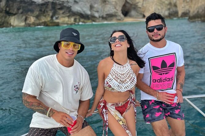 The Finest Private Yacht Experience in Cabo - A private start at Cabo’s famous Arch