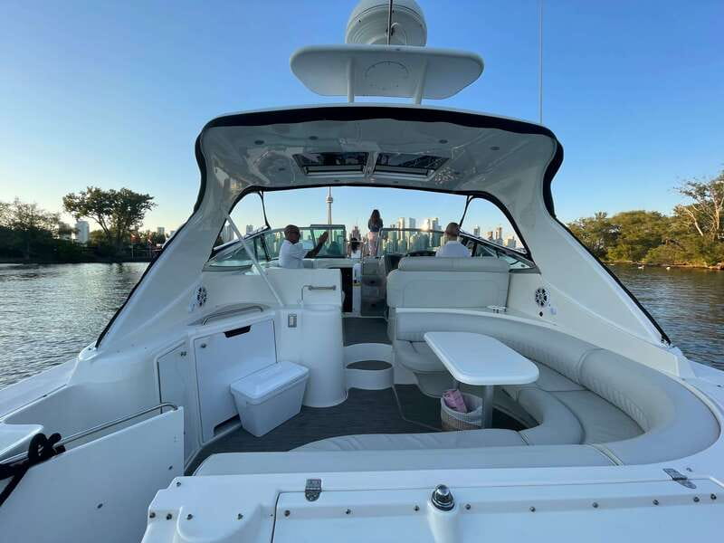 Toronto: Private Luxury Yacht Sightseeing Cruise & Prosecco - Key points to know