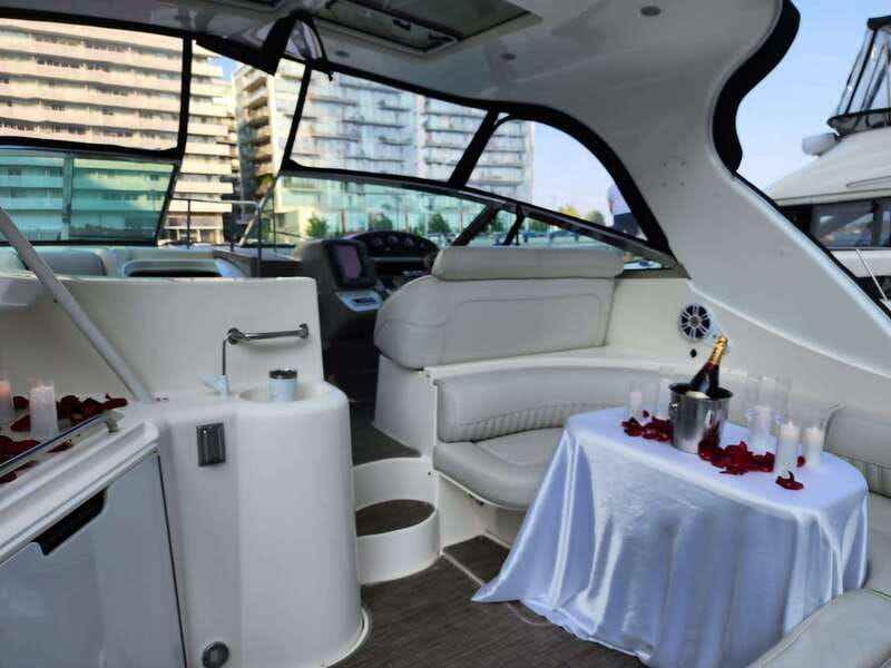 Toronto: Private Luxury Yacht Sightseeing Cruise & Prosecco - Harbourfront Centre, Sugar Beach, and the western harbour