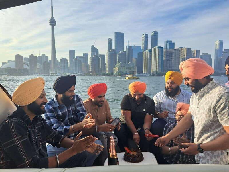 Toronto: Private Luxury Yacht Sightseeing Cruise & Prosecco - Toronto Islands and Gibraltar Point Lighthouse
