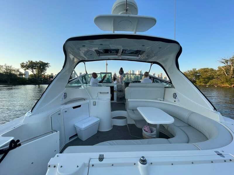 Toronto: Private Luxury Yacht Sightseeing Cruise & Prosecco - Sundeck comfort and the prosecco question