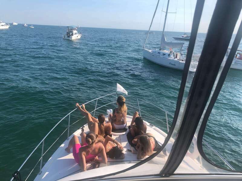 Toronto: Private Luxury Yacht Sightseeing Cruise & Prosecco - Timing, comfort, and who should book