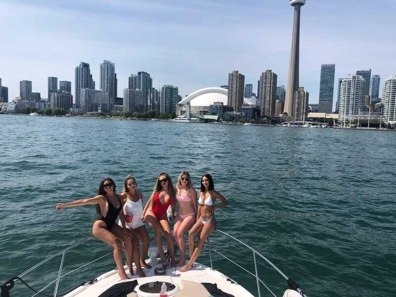 Toronto: Private Luxury Yacht Sightseeing Cruise & Prosecco - How the short route feels in practice