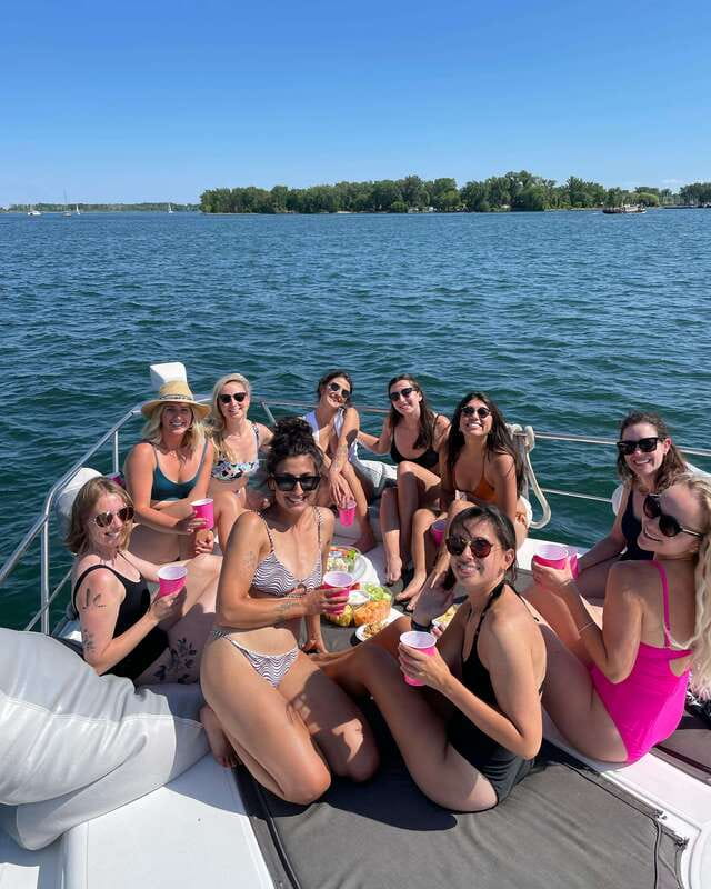 Toronto: Private Luxury Yacht Sightseeing Cruise & Prosecco - Should you book the Toronto yacht cruise?