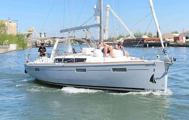 Toronto: Sailing Yacht Cruise of Toronto Harbor and Islands - Shared cruise or private yacht?
