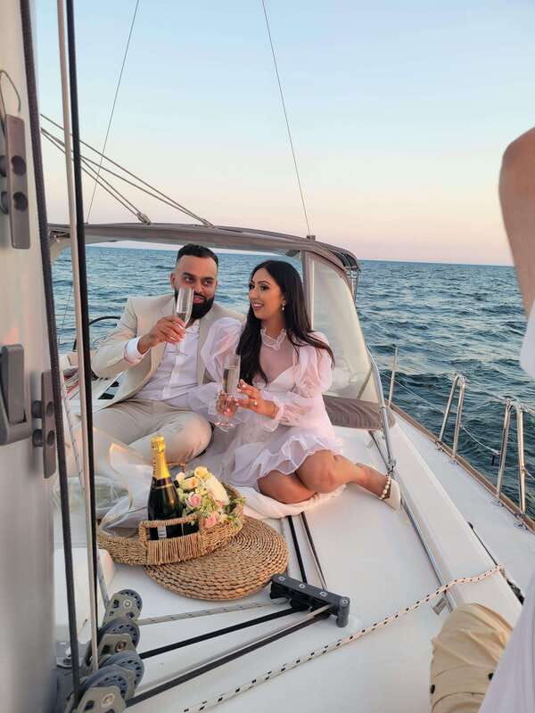 Toronto: Sailing Yacht Cruise of Toronto Harbor and Islands - Comfort, weather, and the barefoot rule