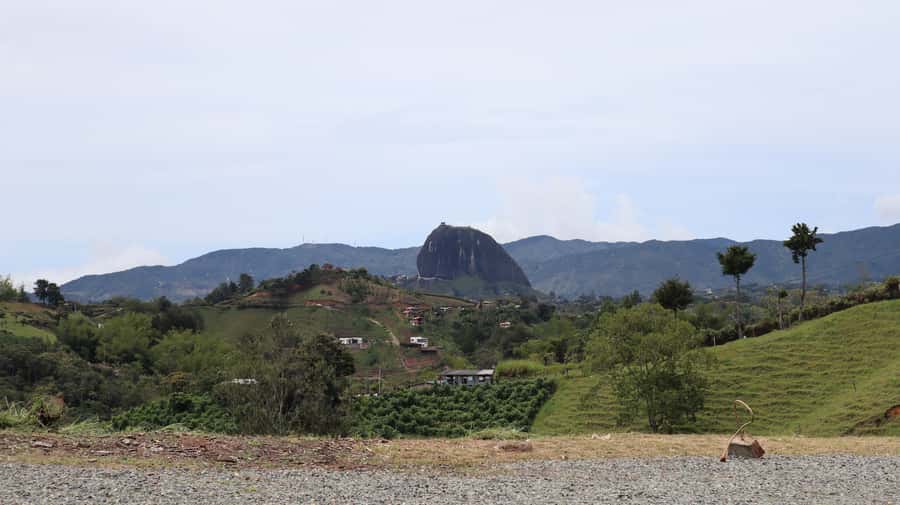 Tour Guatapé: luxury yacht to the stone of Peñol. - From stone steps to the Majestic yacht