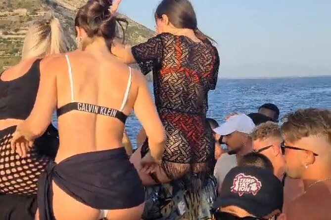 Tour of Ischia Island with Motor Yacht Rocca Corsa - Who will get the most from this Ischia cruise