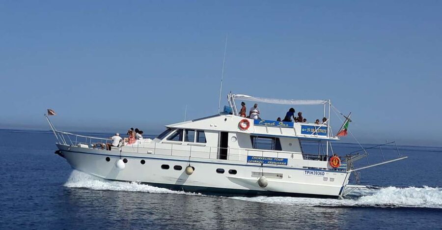 Trapani: Yacht Excursion to Levanzo and Favignana with Lunch - Two hours to get a taste of Favignana