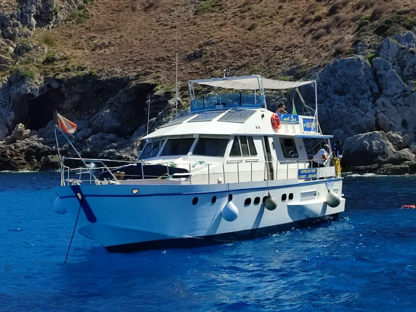 Trapani: Yacht Excursion to Levanzo and Favignana with Lunch - What the smaller boat changes