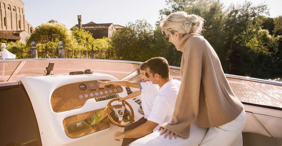 Venice: Sunset Yacht Experience - Setting off from Giudecca and finding the boat