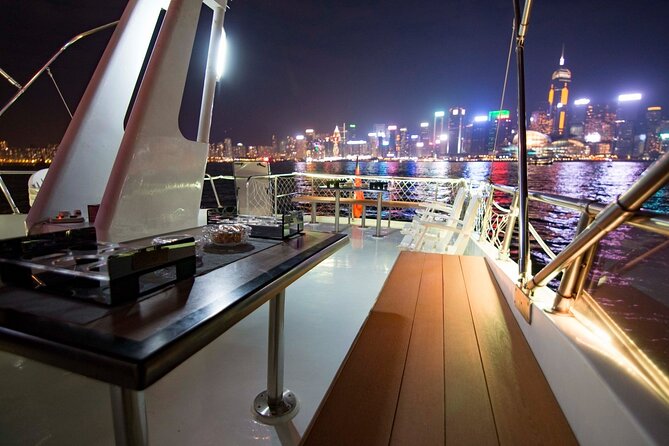 Victoria Harbour Yacht Night Cruise - DREAMER:Tourguide & Photos - Hong Kong at night from the middle of Victoria Harbour