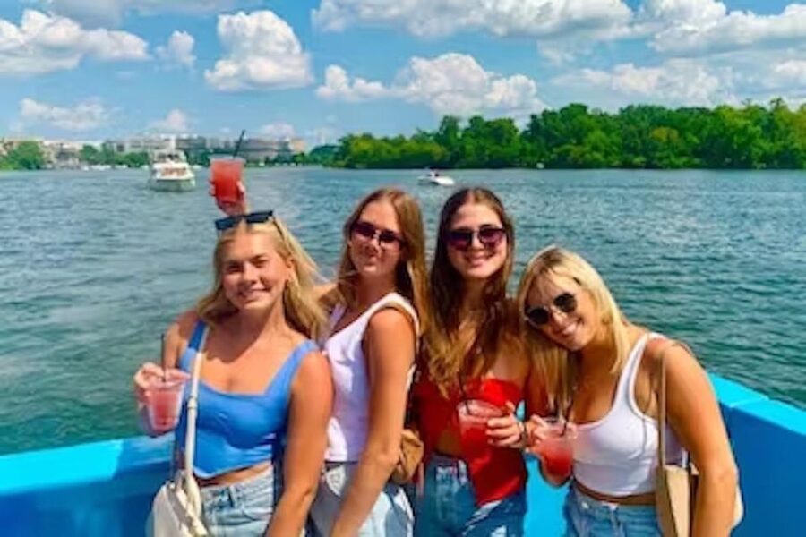 Washington, DC: Potomac River Yacht Cruise with Open Bar - Snacks, music, and the party atmosphere