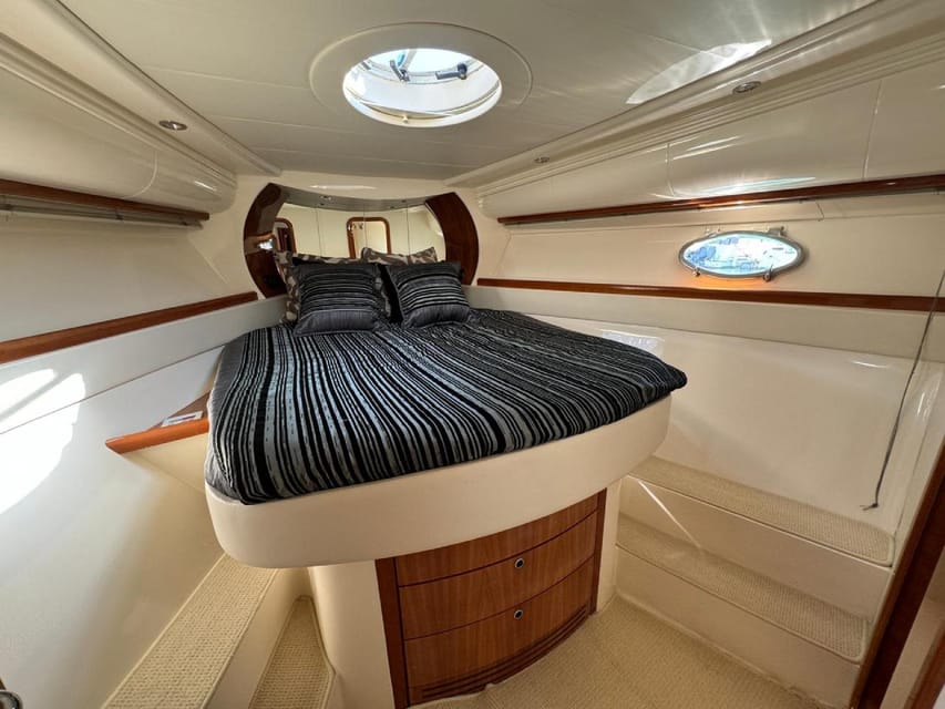 Xclusive Luxury Yacht Albufeira - Swimming in a Quiet Bay