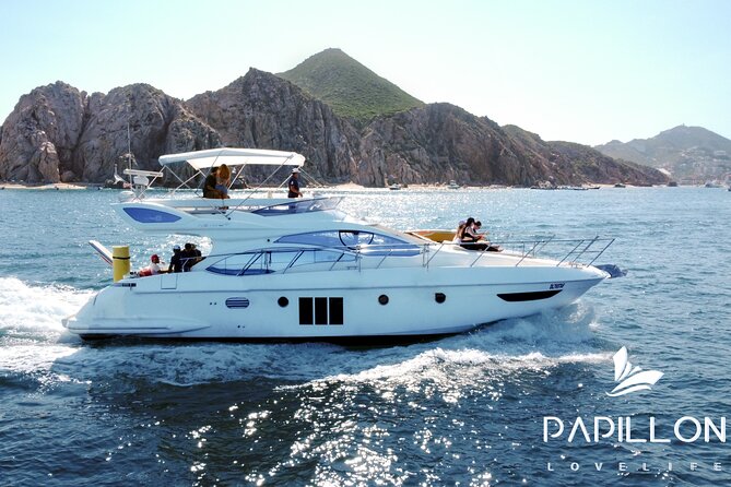 Yacht Azimut for rent in Cabo San Lucas - Lunch, fresh snacks, and the onboard bar