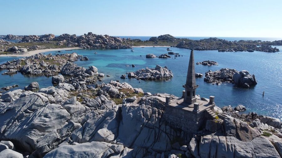 Yacht catamaran trip to the Lavezzi Islands - Why the Lavezzi Islands make a fine day at sea