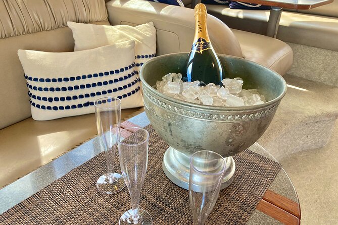 Yacht Charter in Palm Beach with Crew - Practical details that can make the day smoother