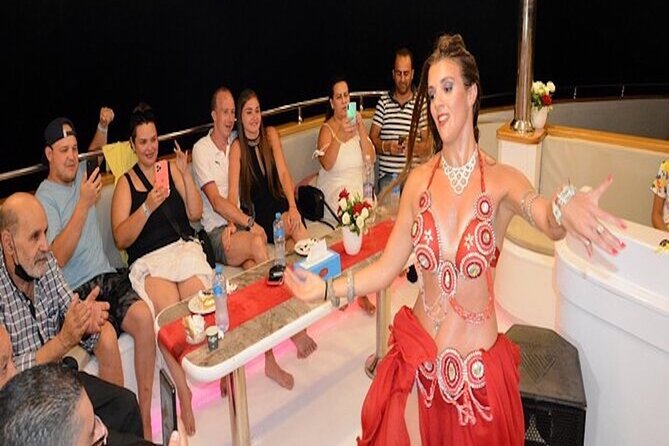 Yacht Cruise with Dinner & Oriental Show - Dinner on board: what is included