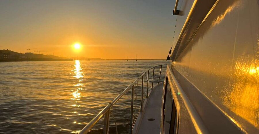 Yacht Douro Tour - From R. do Ouro 160 to the open river