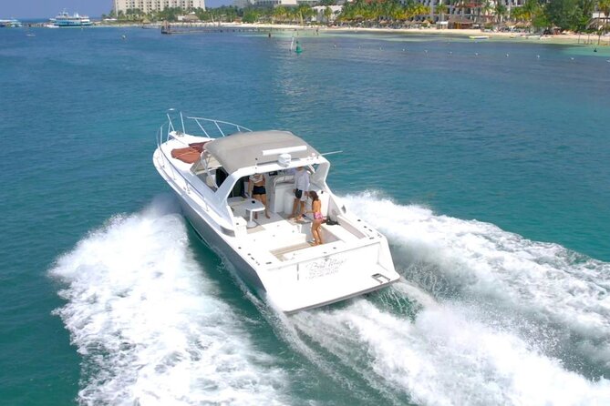 Yacht experience in Cancun: cruise, swim and sunset views - Swimming in the Bay of Cancun