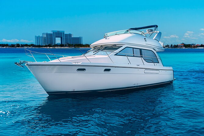 Yacht Meridian 40FT Best Private Rental in Cancun - Cruising through mangroves and across Caribbean water