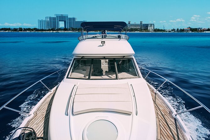 Yacht Meridian 40FT Best Private Rental in Cancun - The yacht condition question