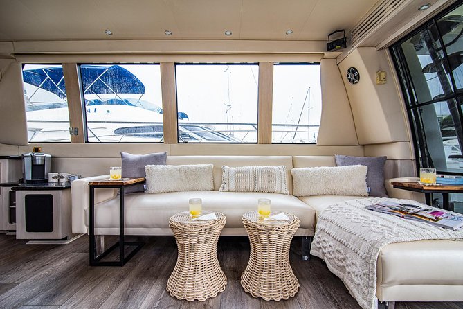 Yacht rental charter in Marina del Rey - 60' CARVER - Choosing the direction: Santa Monica, Malibu, or the South Bay
