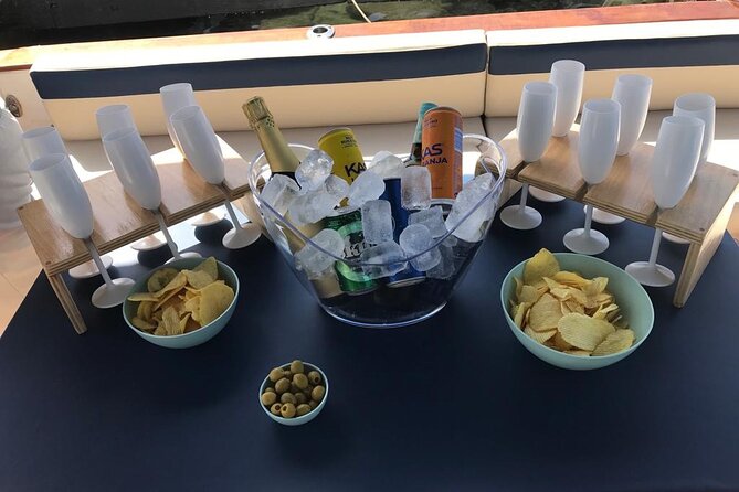 Yacht ride in Puerto Banús - Two hours along the Costa de Marbella