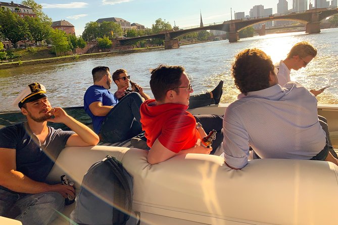 Yacht Tour in Frankfurt for up to 12 Guests - What the 900-horsepower yacht adds