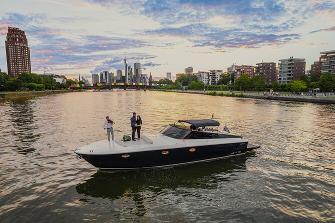 Yacht Tour in Frankfurt for up to 12 Guests - Service, equipment, and the private atmosphere